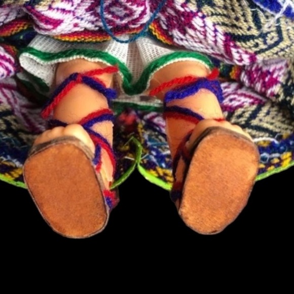 VTG 8” Peruvian doll w/sombrero poncho dress in EUC - Picture 6 of 8